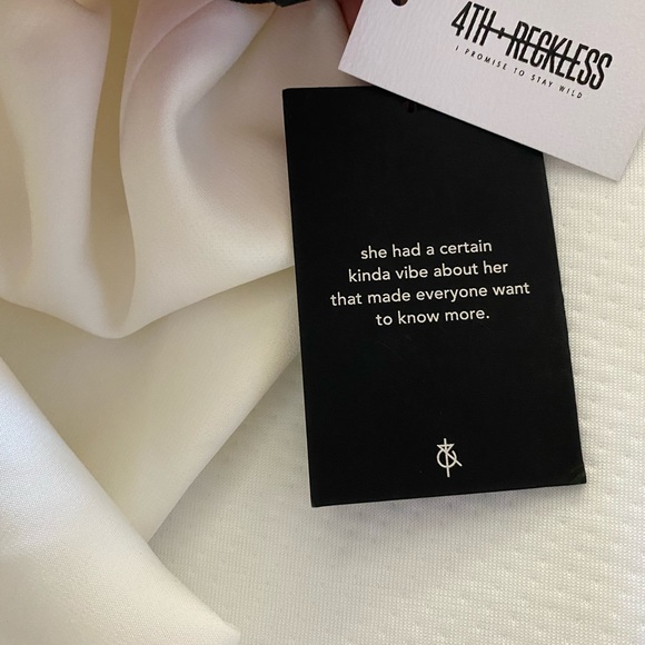 4th + Reckless one shoulder jumpsuit with tie side detail in white - Picture 4 of 5